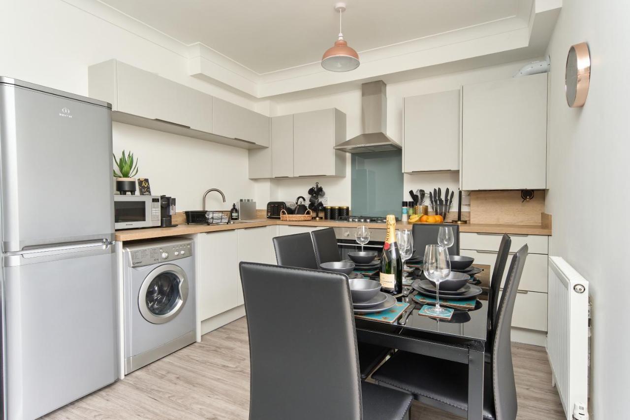 Beautiful 3 Bed Apartment In Bonchurch - Nr Ventnor - Large Outside Terrace & Parking - Dog Friendly - The Perfect Choice For Couples, Friends, Families - 5 Mins To Beach Eksteriør bilde