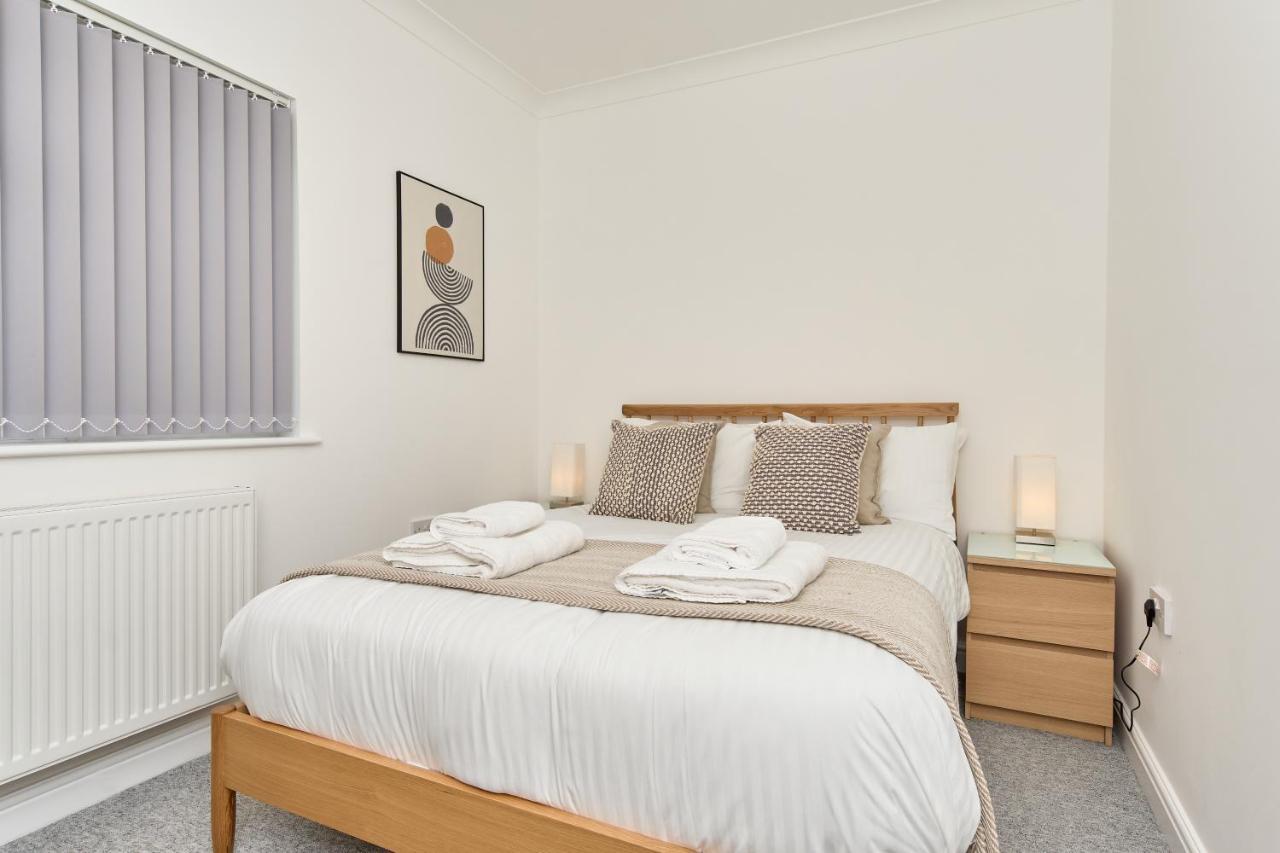 Beautiful 3 Bed Apartment In Bonchurch - Nr Ventnor - Large Outside Terrace & Parking - Dog Friendly - The Perfect Choice For Couples, Friends, Families - 5 Mins To Beach Eksteriør bilde