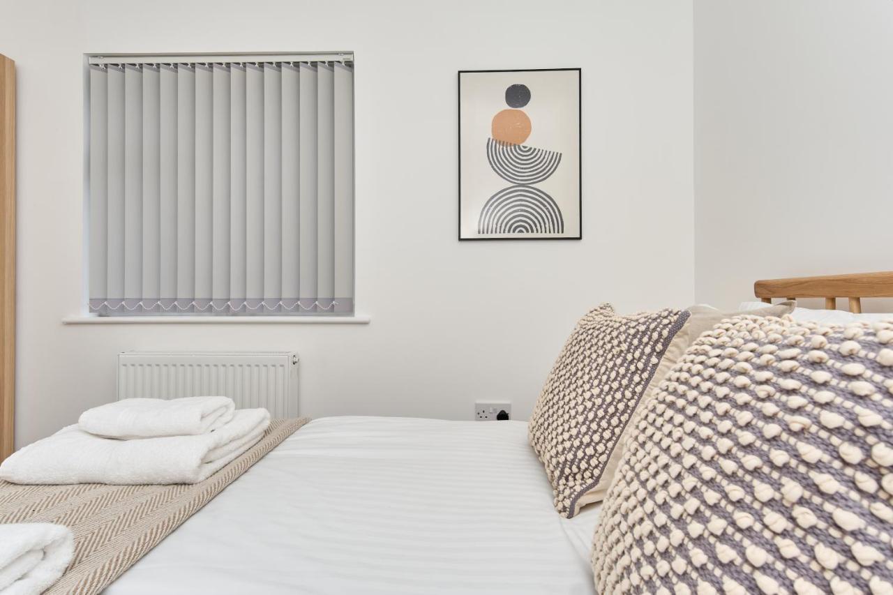 Beautiful 3 Bed Apartment In Bonchurch - Nr Ventnor - Large Outside Terrace & Parking - Dog Friendly - The Perfect Choice For Couples, Friends, Families - 5 Mins To Beach Eksteriør bilde