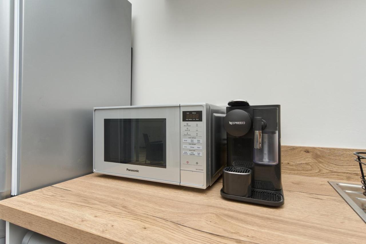 Beautiful 3 Bed Apartment In Bonchurch - Nr Ventnor - Large Outside Terrace & Parking - Dog Friendly - The Perfect Choice For Couples, Friends, Families - 5 Mins To Beach Eksteriør bilde