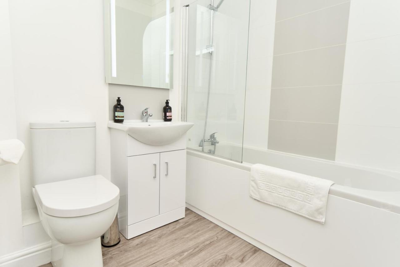 Beautiful 3 Bed Apartment In Bonchurch - Nr Ventnor - Large Outside Terrace & Parking - Dog Friendly - The Perfect Choice For Couples, Friends, Families - 5 Mins To Beach Eksteriør bilde