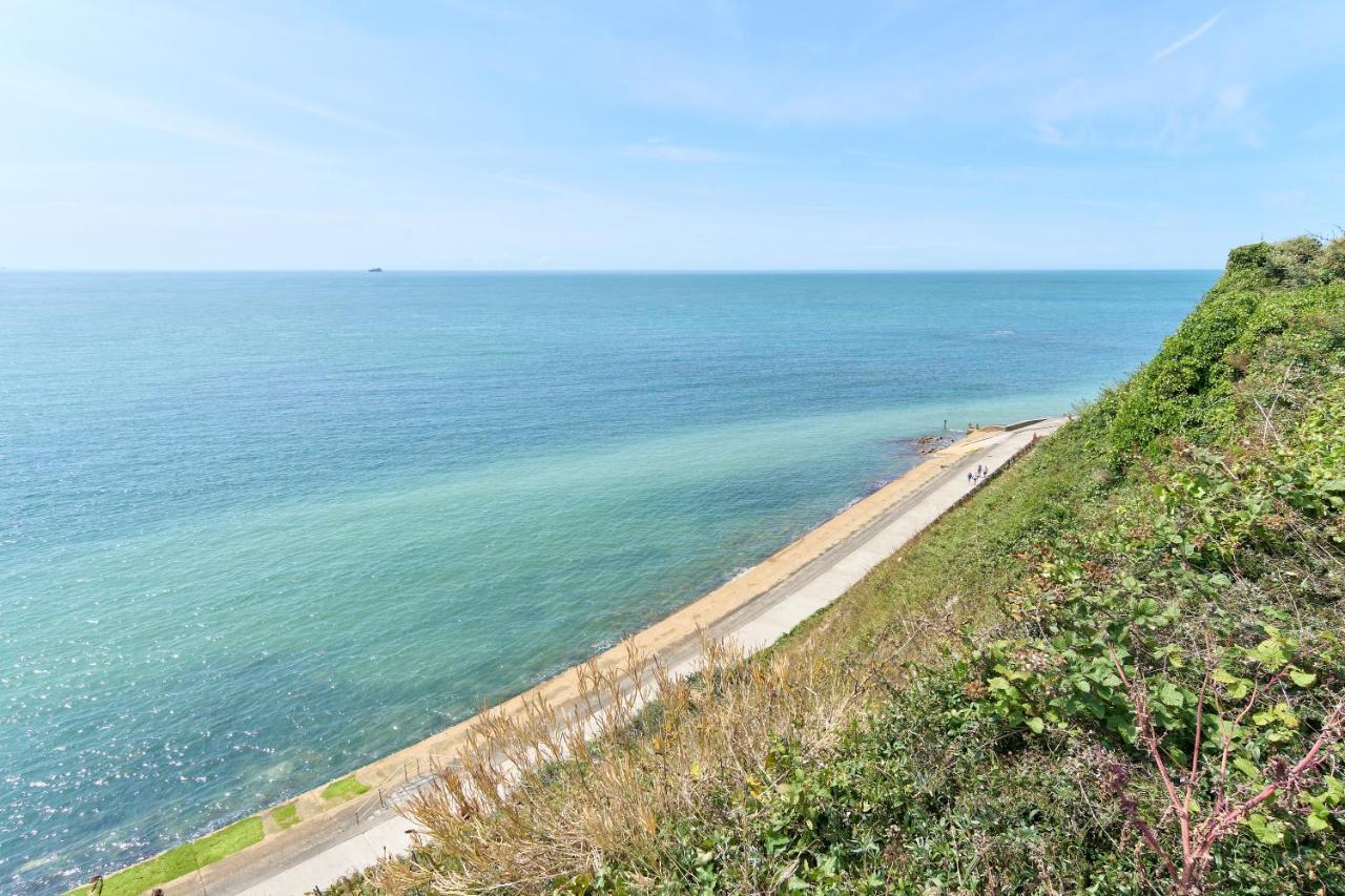 Beautiful 3 Bed Apartment In Bonchurch - Nr Ventnor - Large Outside Terrace & Parking - Dog Friendly - The Perfect Choice For Couples, Friends, Families - 5 Mins To Beach Eksteriør bilde