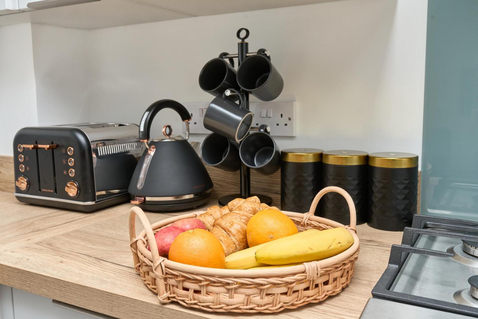 Beautiful 3 Bed Apartment In Bonchurch - Nr Ventnor - Large Outside Terrace & Parking - Dog Friendly - The Perfect Choice For Couples, Friends, Families - 5 Mins To Beach Eksteriør bilde