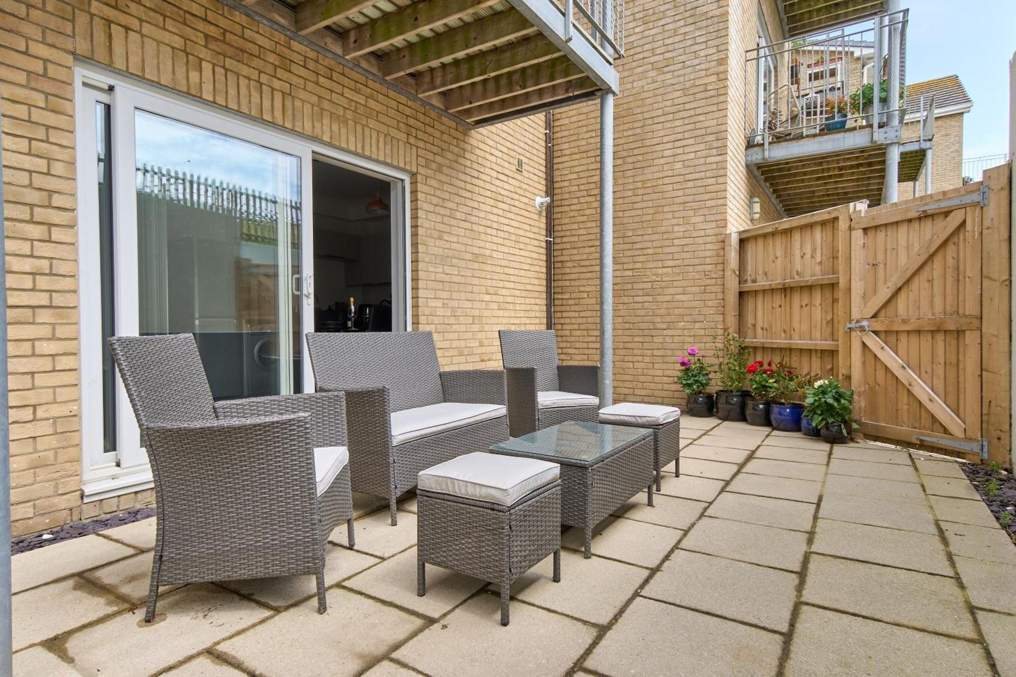Beautiful 3 Bed Apartment In Bonchurch - Nr Ventnor - Large Outside Terrace & Parking - Dog Friendly - The Perfect Choice For Couples, Friends, Families - 5 Mins To Beach Eksteriør bilde