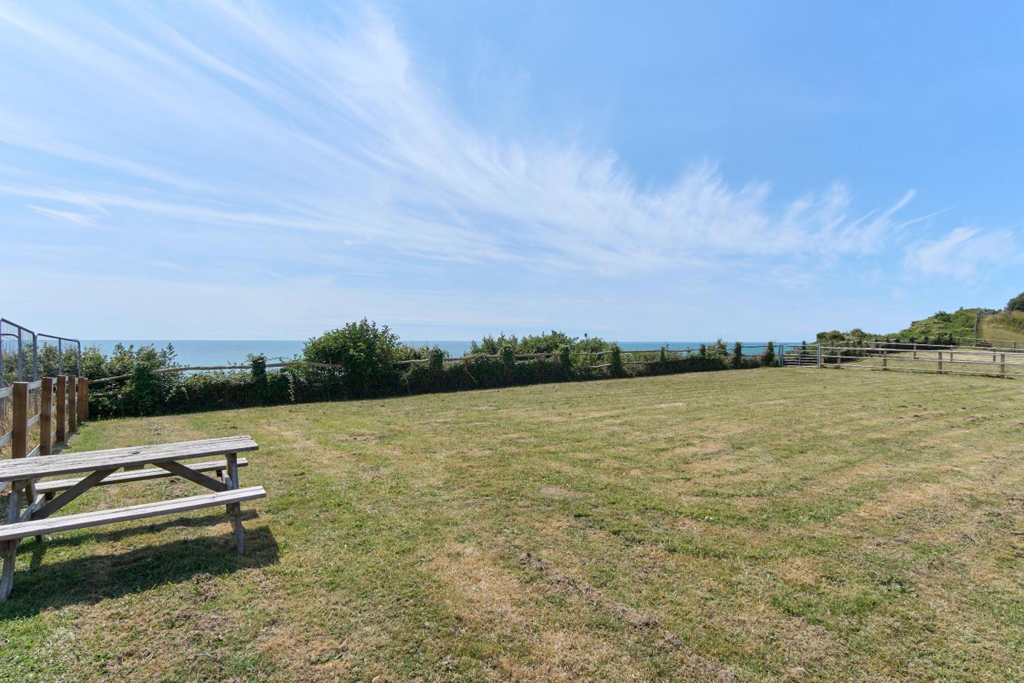 Beautiful 3 Bed Apartment In Bonchurch - Nr Ventnor - Large Outside Terrace & Parking - Dog Friendly - The Perfect Choice For Couples, Friends, Families - 5 Mins To Beach Eksteriør bilde